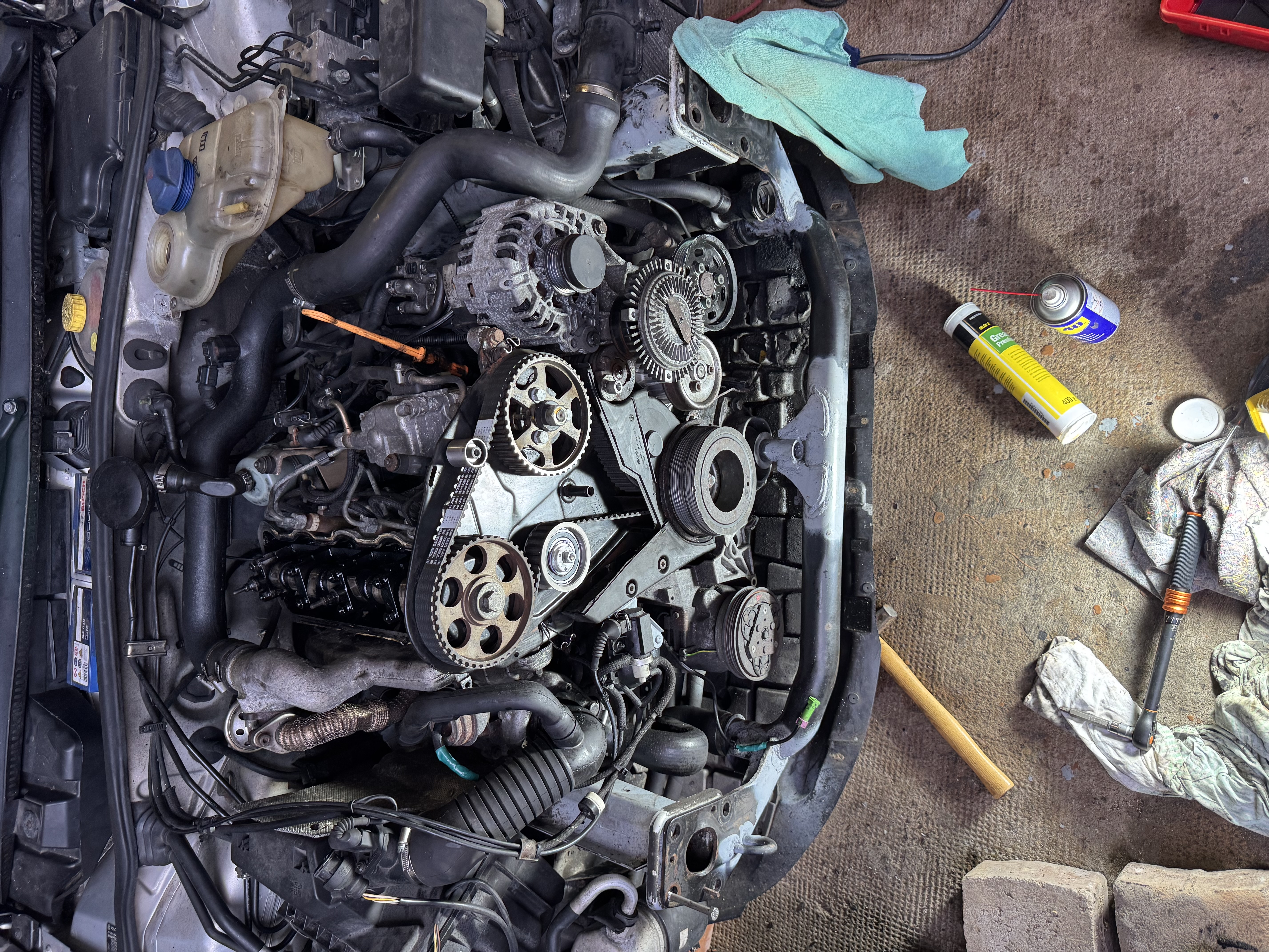 Fahrzeugmotor während einer Reparatur